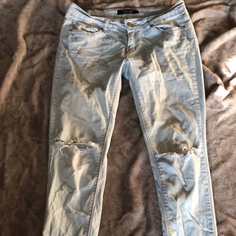 Light wash ripped skinny jeans